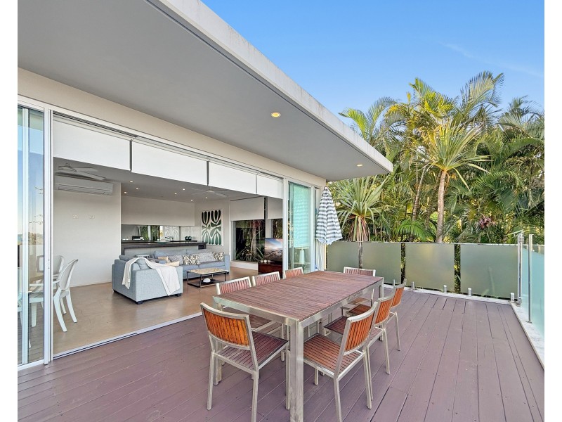 Unit 4/2 Coonanglebah Cl, Mission Beach QLD 4852