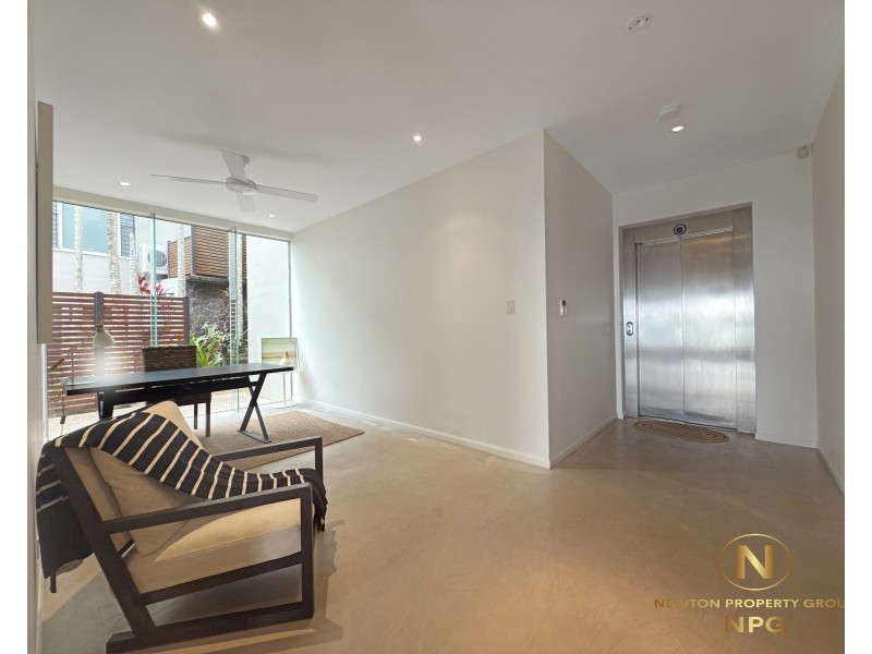 Unit 4/2 Coonanglebah Cl, Mission Beach QLD 4852