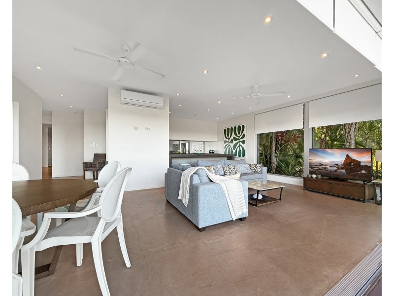 Unit 4/2 Coonanglebah Cl, Mission Beach QLD 4852