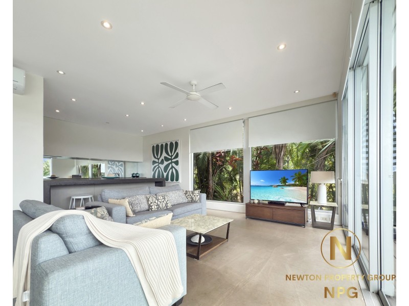 Unit 4/2 Coonanglebah Cl, Mission Beach QLD 4852