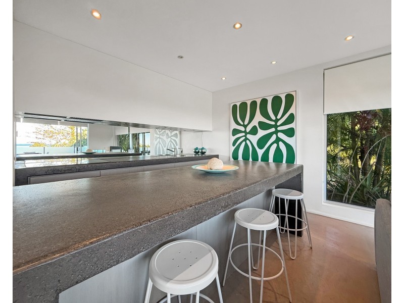 Unit 4/2 Coonanglebah Cl, Mission Beach QLD 4852