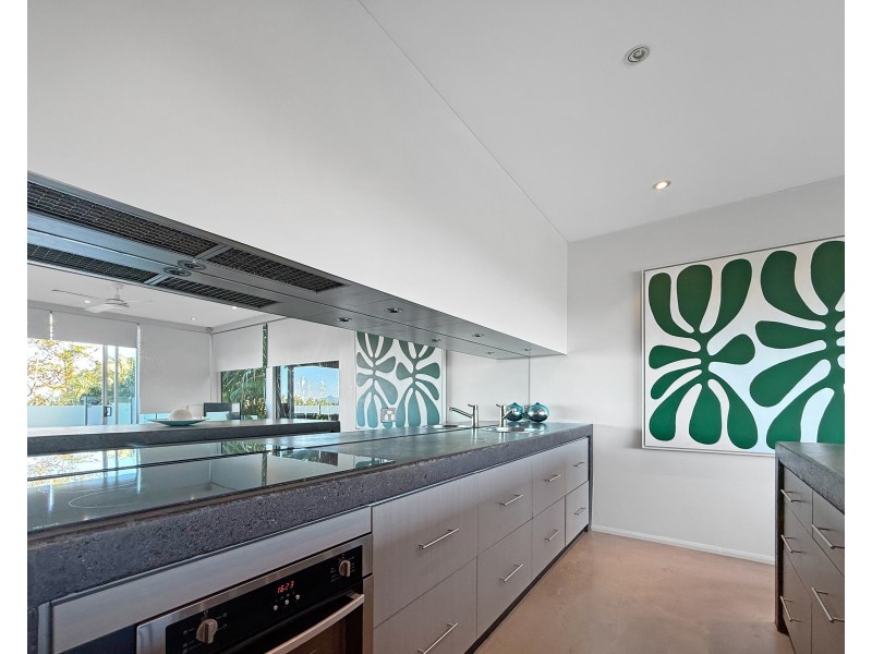 Unit 4/2 Coonanglebah Cl, Mission Beach QLD 4852