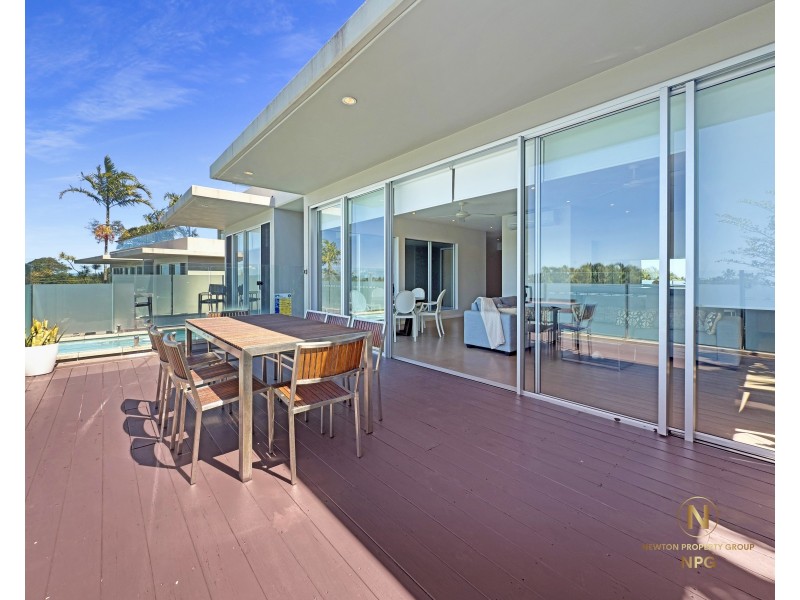 Unit 4/2 Coonanglebah Cl, Mission Beach QLD 4852
