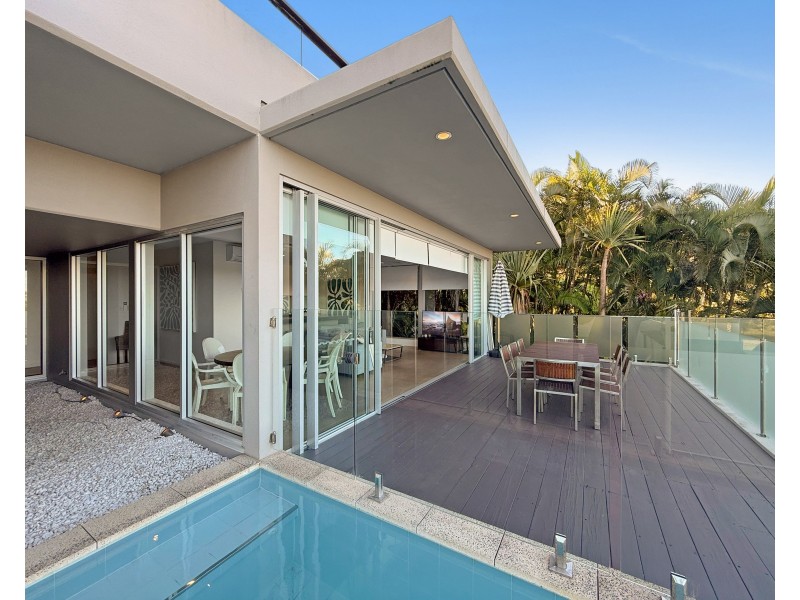 Unit 4/2 Coonanglebah Cl, Mission Beach QLD 4852
