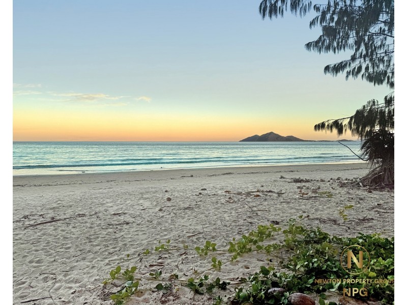 Unit 4/2 Coonanglebah Cl, Mission Beach QLD 4852