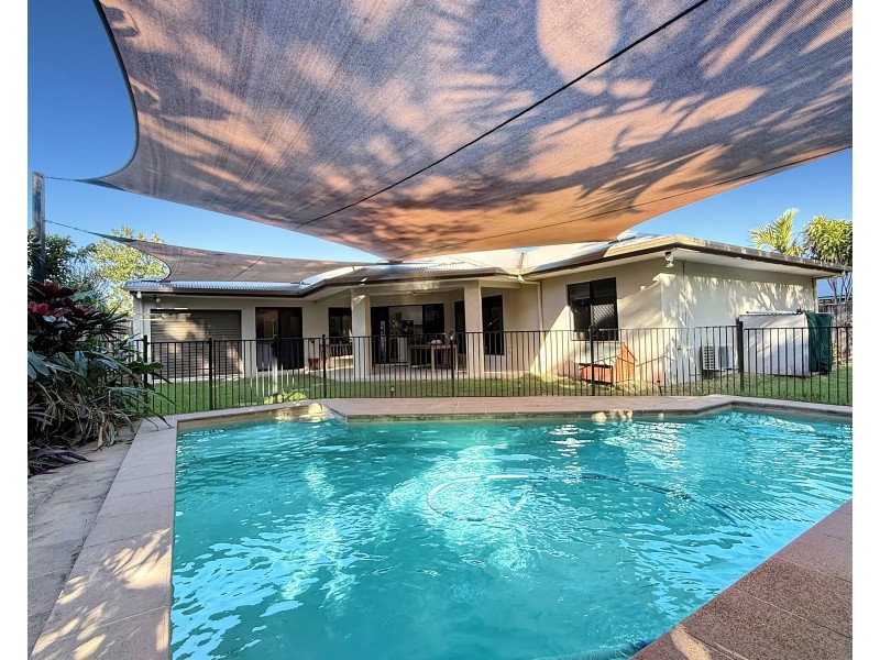 35 Holland St, Wongaling Beach QLD 4852