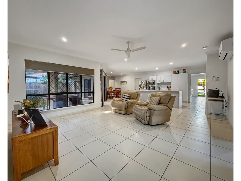 35 Holland St, Wongaling Beach QLD 4852