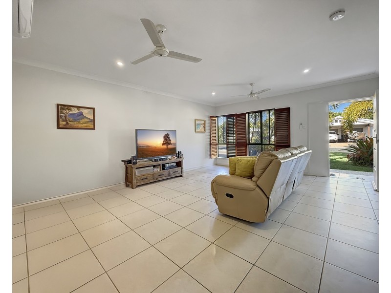 35 Holland St, Wongaling Beach QLD 4852