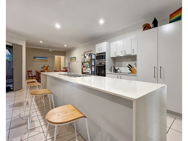 35 Holland St, Wongaling Beach QLD 4852