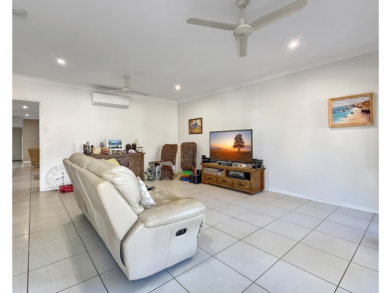 35 Holland St, Wongaling Beach QLD 4852