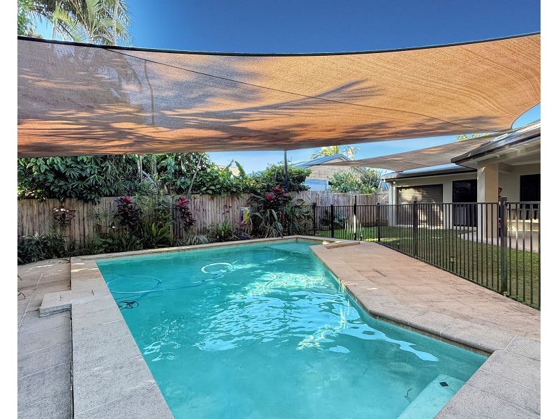 35 Holland St, Wongaling Beach QLD 4852