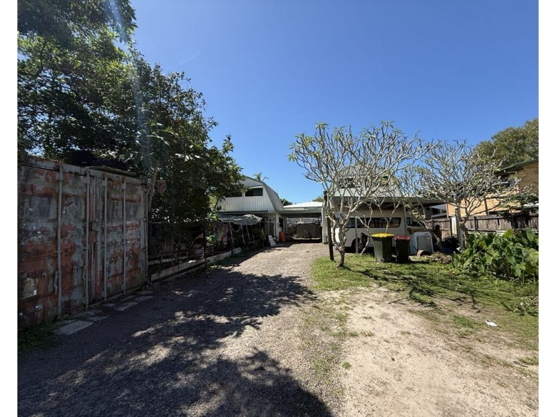 70 Holland St, Wongaling Beach QLD 4852