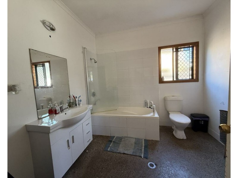 70 Holland St, Wongaling Beach QLD 4852
