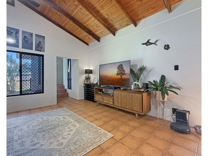 4 Dunkalli Cres, Wongaling Beach QLD 4852