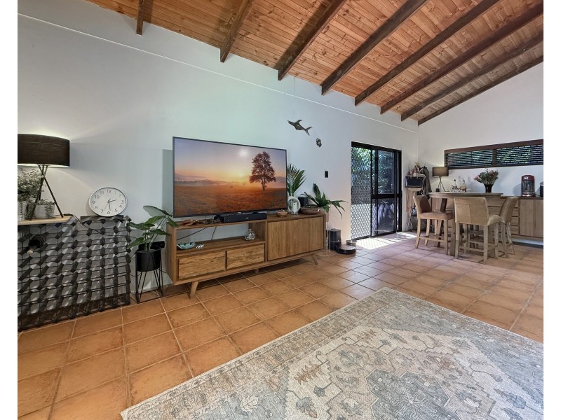 4 Dunkalli Cres, Wongaling Beach QLD 4852