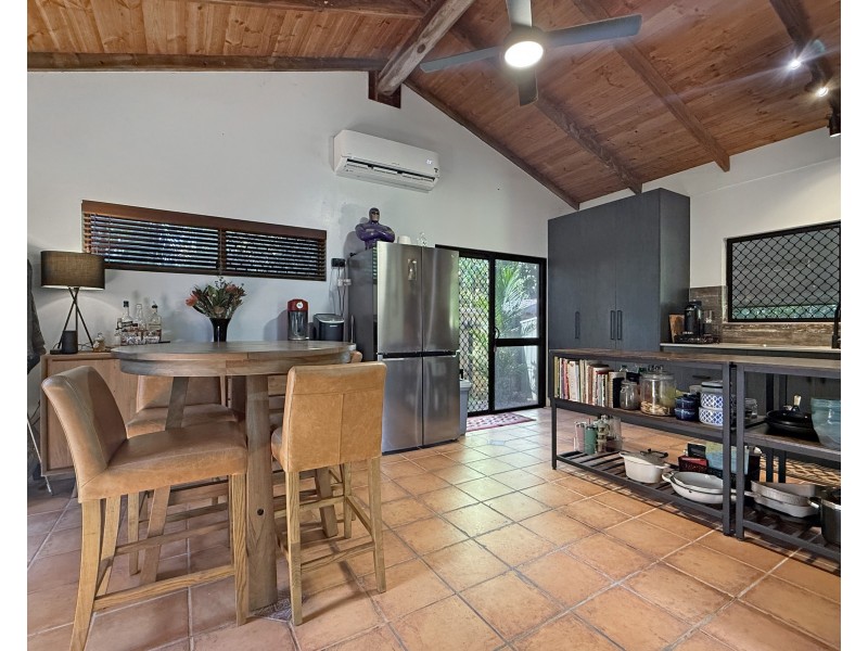 4 Dunkalli Cres, Wongaling Beach QLD 4852