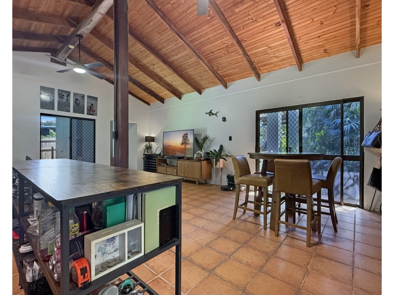 4 Dunkalli Cres, Wongaling Beach QLD 4852