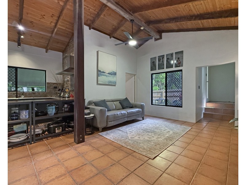 4 Dunkalli Cres, Wongaling Beach QLD 4852