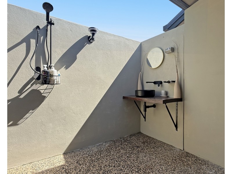 4 Dunkalli Cres, Wongaling Beach QLD 4852