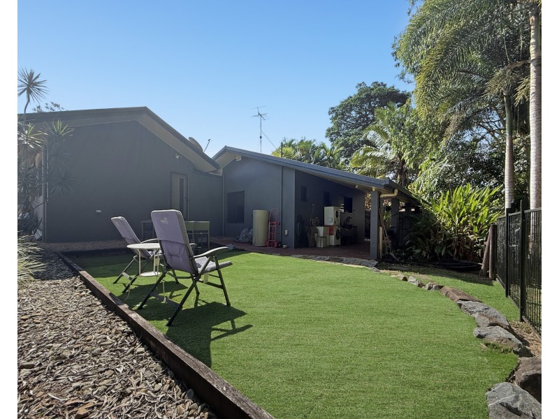 4 Dunkalli Cres, Wongaling Beach QLD 4852