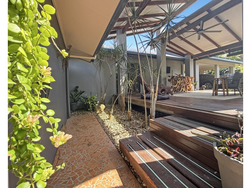 4 Dunkalli Cres, Wongaling Beach QLD 4852