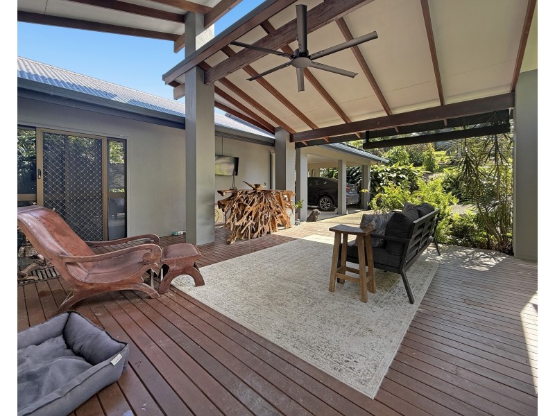4 Dunkalli Cres, Wongaling Beach QLD 4852