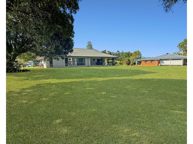 8 MJV Mcnamara Cl, Bulgun QLD 4854