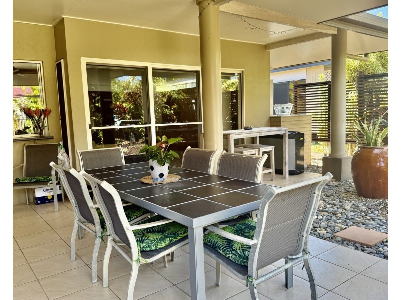 6 Mcnamara St, Wongaling Beach QLD 4852