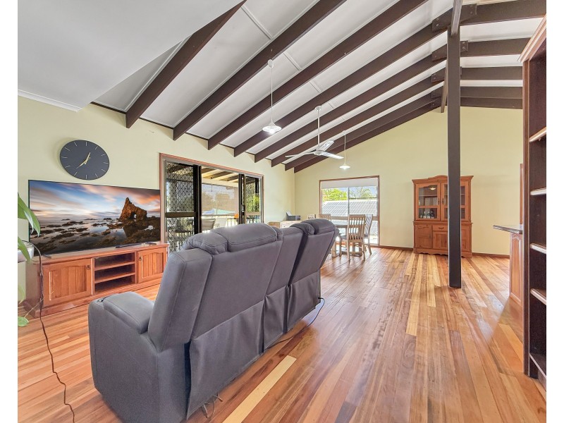 19 Seafarer St, South Mission Beach QLD 4852