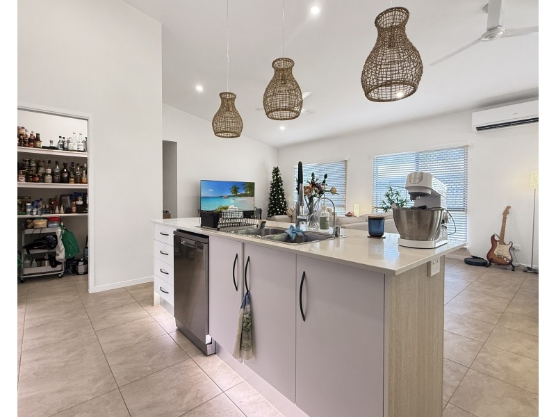 27 Shelly Ct, Mission Beach QLD 4852