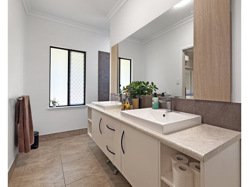 27 Shelly Ct, Mission Beach QLD 4852