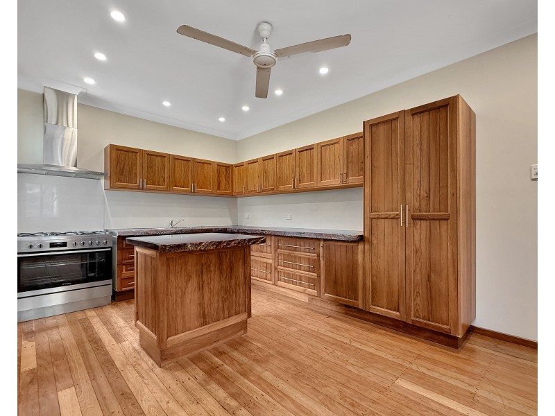 34 Cook St, Tully QLD 4854