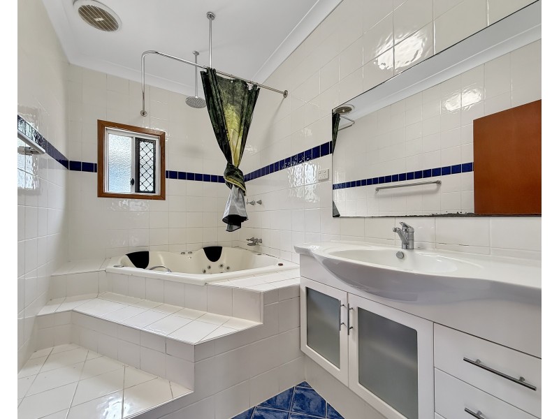 34 Cook St, Tully QLD 4854