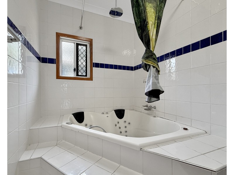 34 Cook St, Tully QLD 4854