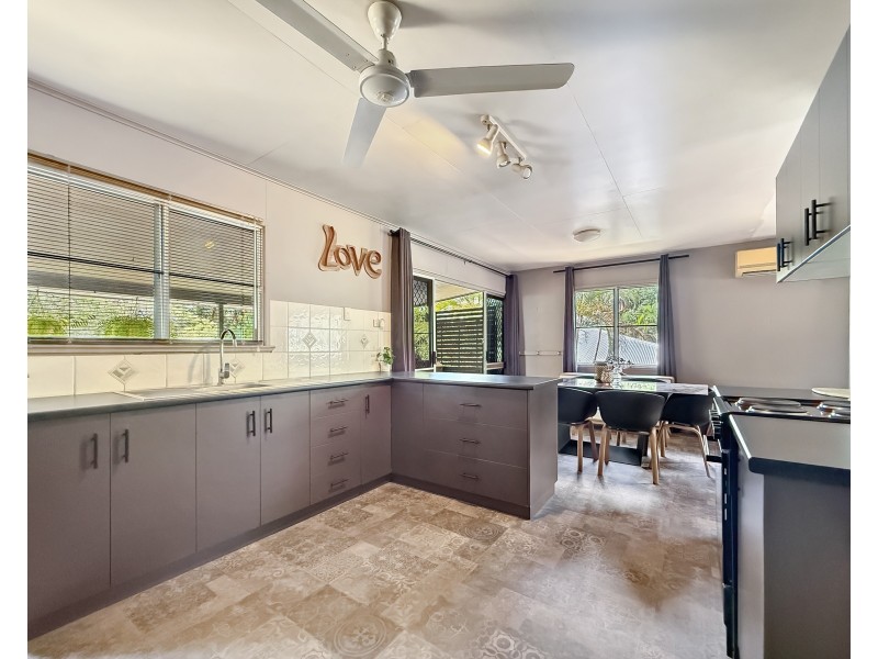 4 Cairns St, Tully QLD 4854
