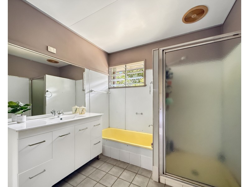 4 Cairns St, Tully QLD 4854