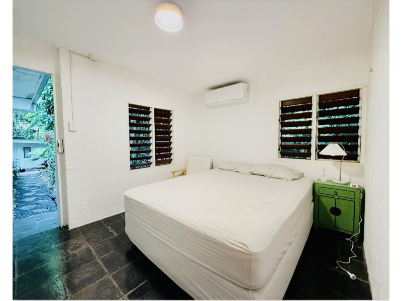 1 Cutten St, Bingil Bay QLD 4852