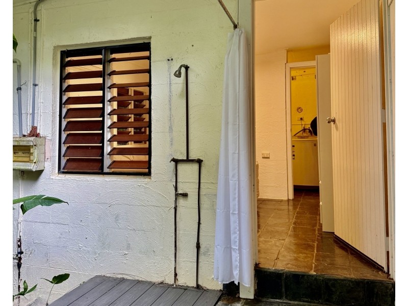 1 Cutten St, Bingil Bay QLD 4852