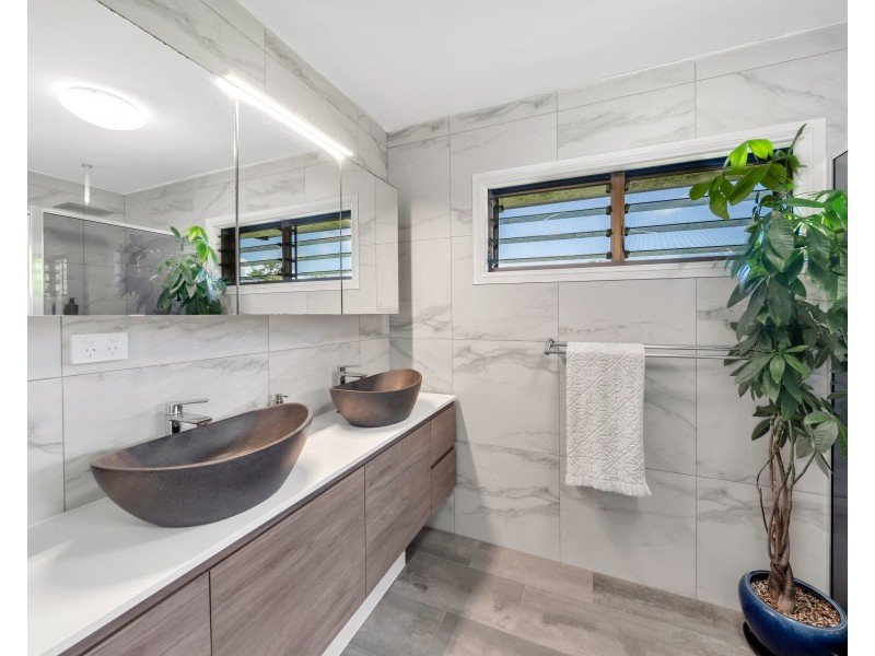 582 Bingil Bay Rd, Bingil Bay QLD 4852