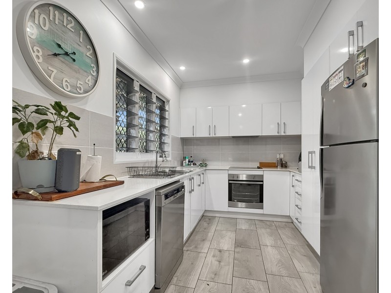 16 Spinnaker St, South Mission Beach QLD 4852