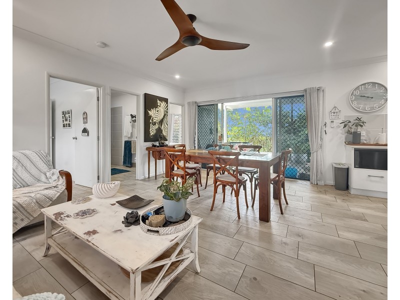 16 Spinnaker St, South Mission Beach QLD 4852