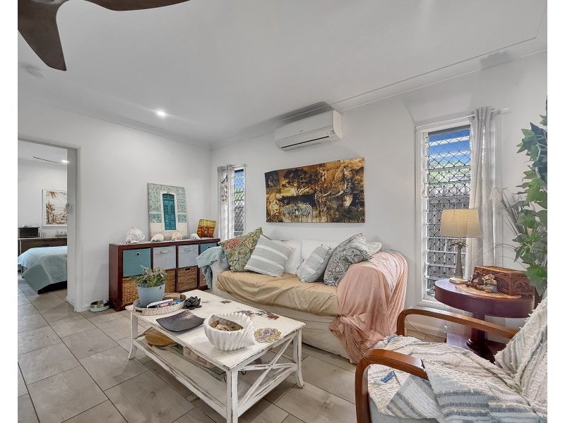 16 Spinnaker St, South Mission Beach QLD 4852