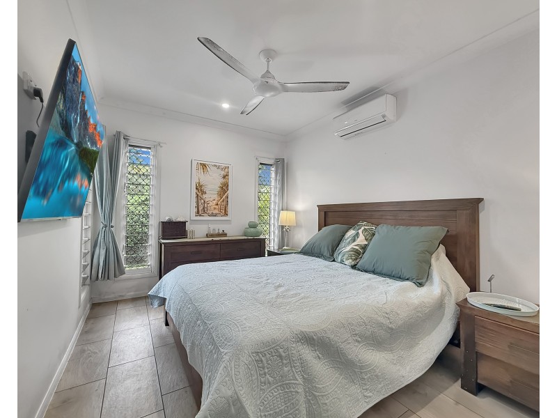 16 Spinnaker St, South Mission Beach QLD 4852