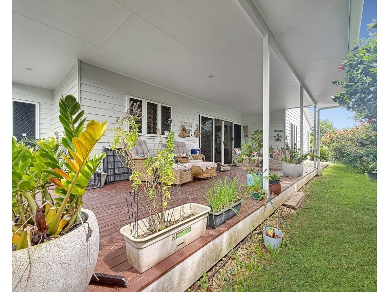 16 Spinnaker St, South Mission Beach QLD 4852