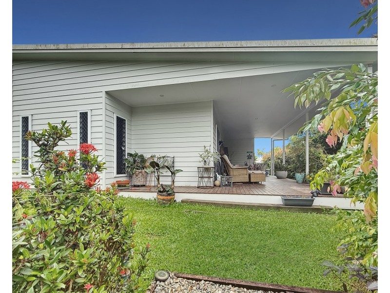 16 Spinnaker St, South Mission Beach QLD 4852