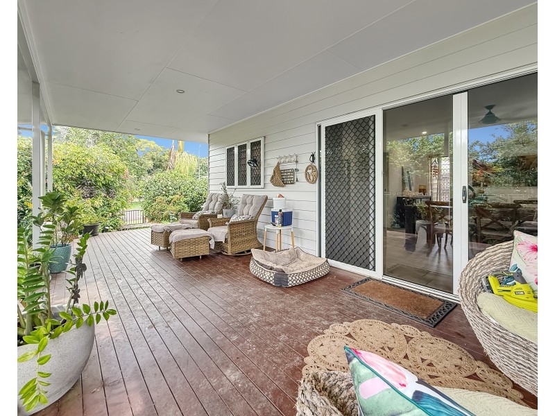 16 Spinnaker St, South Mission Beach QLD 4852