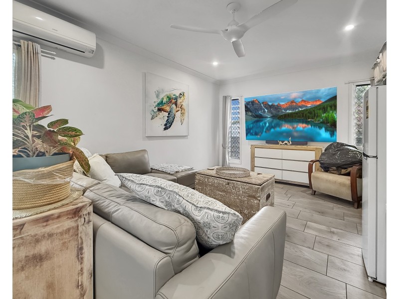 16 Spinnaker St, South Mission Beach QLD 4852