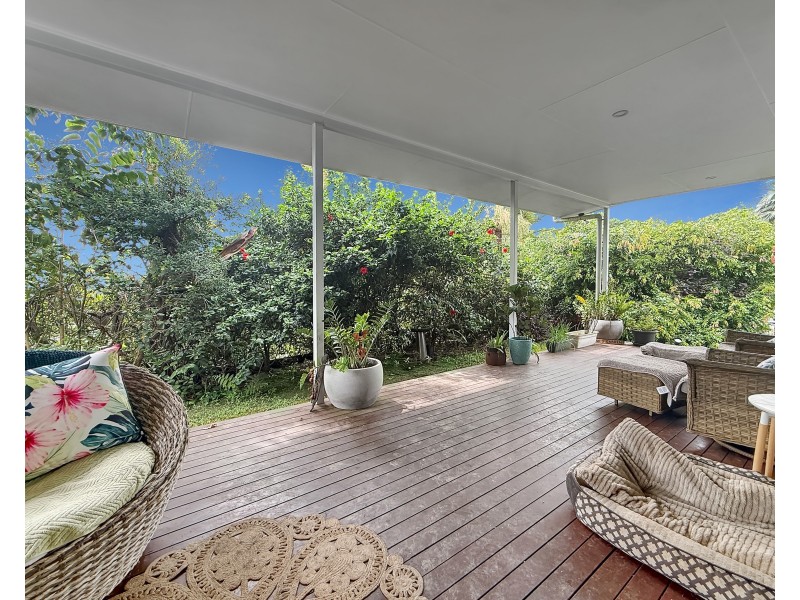 16 Spinnaker St, South Mission Beach QLD 4852