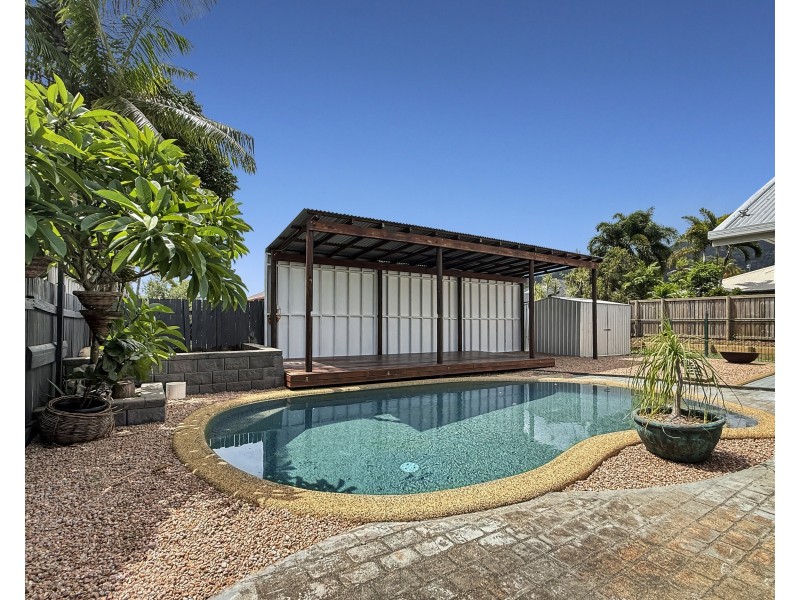 2 Miara Cl, Kewarra Beach QLD 4879