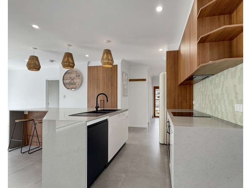 2 Miara Cl, Kewarra Beach QLD 4879